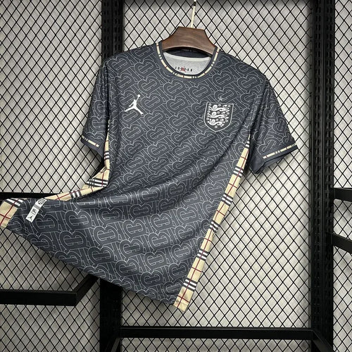 Konzept Trikot England 2024/2025 Burberry