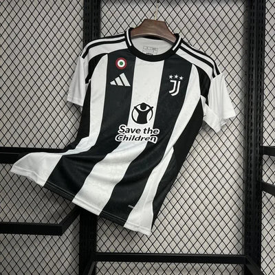 Juventus Heimtrikot mit Sponsoren