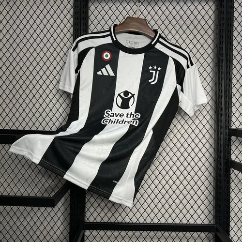 Juventus Heimtrikot mit Sponsoren