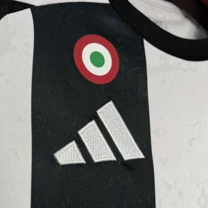 Juventus Heimtrikot mit Sponsoren