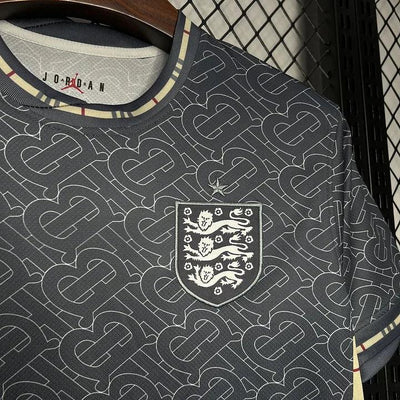 Konzept Trikot England 2024/2025 Burberry