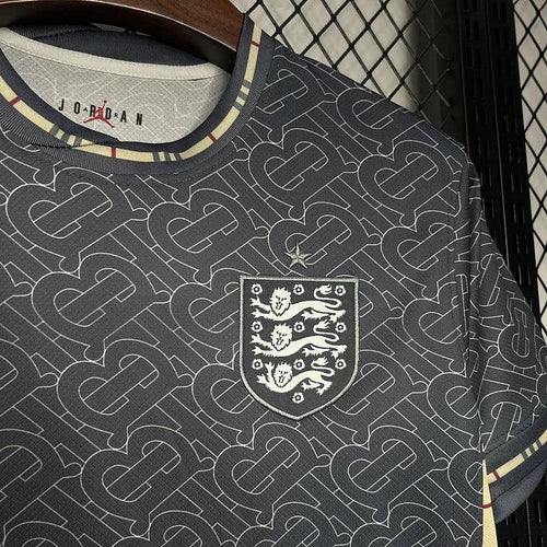 Konzept Trikot England 2024/2025 Burberry