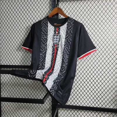 Konzept Trikot England 2024/2025 Burberry