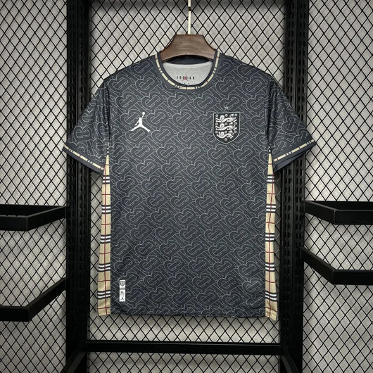 Konzept Trikot England 2024/2025 Burberry