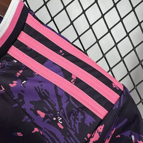 Real Madrid Special/Sondertrikot Rosa 2024/2025